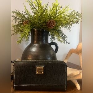 Dooney & Bourke Zip Wristlet (NWT)